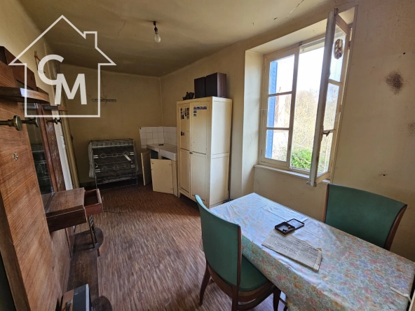 Maison 2 niveaux avec jardin, garage à La Châtre 36400 
