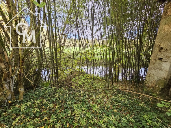 Maison 2 niveaux avec jardin, garage à La Châtre 36400 