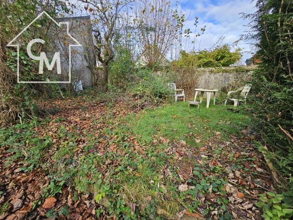 Maison 2 niveaux avec jardin, garage à La Châtre 36400 