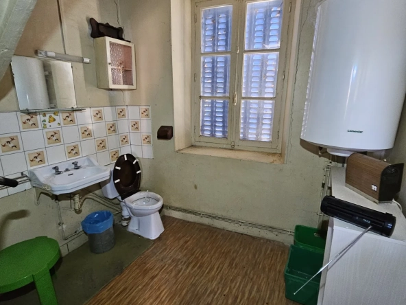 Maison 2 niveaux avec jardin, garage à La Châtre 36400 