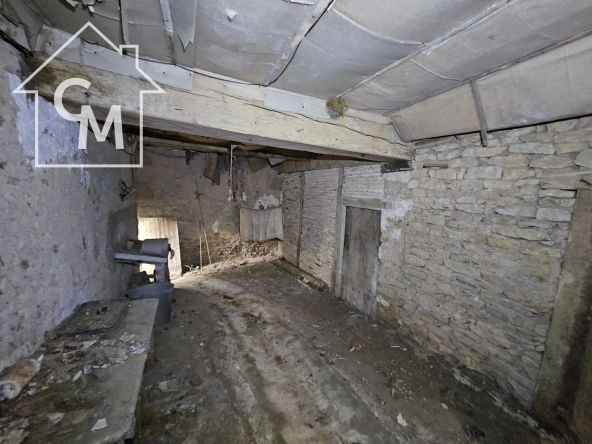 Maison 2 niveaux avec jardin, garage à La Châtre 36400 