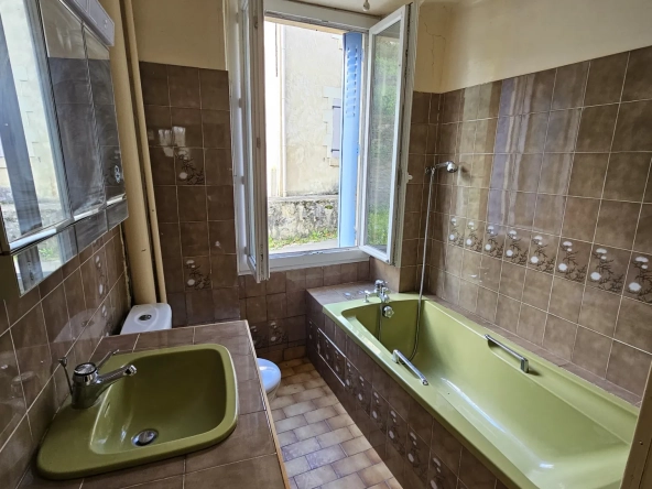 Maison 2 niveaux avec jardin, garage à La Châtre 36400 