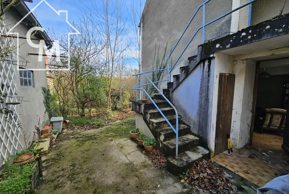 Maison 2 niveaux avec jardin, garage à La Châtre 36400 