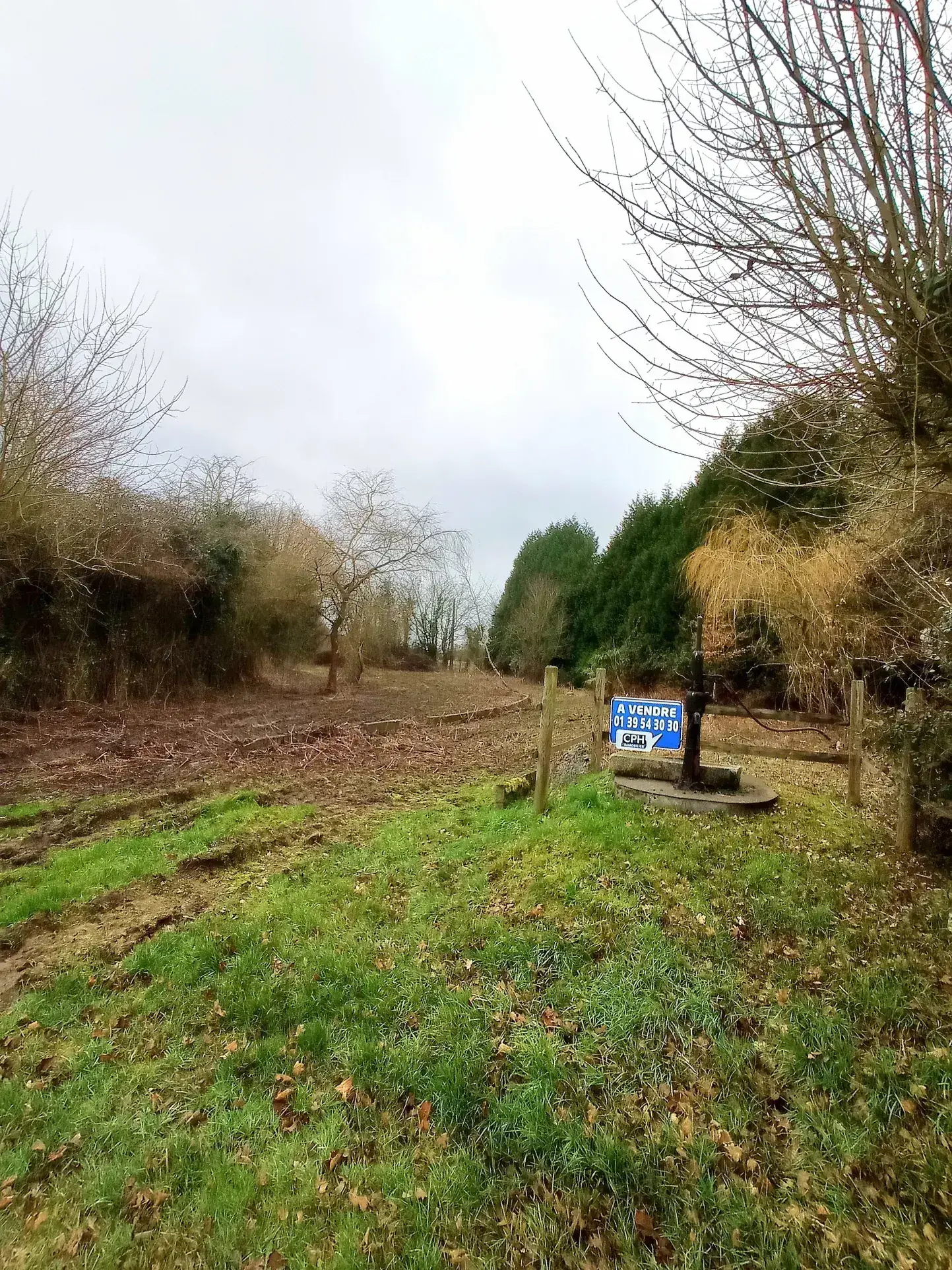 Terrain constructible de 1845 m² à Familly - Calme et campagne en Normandie 