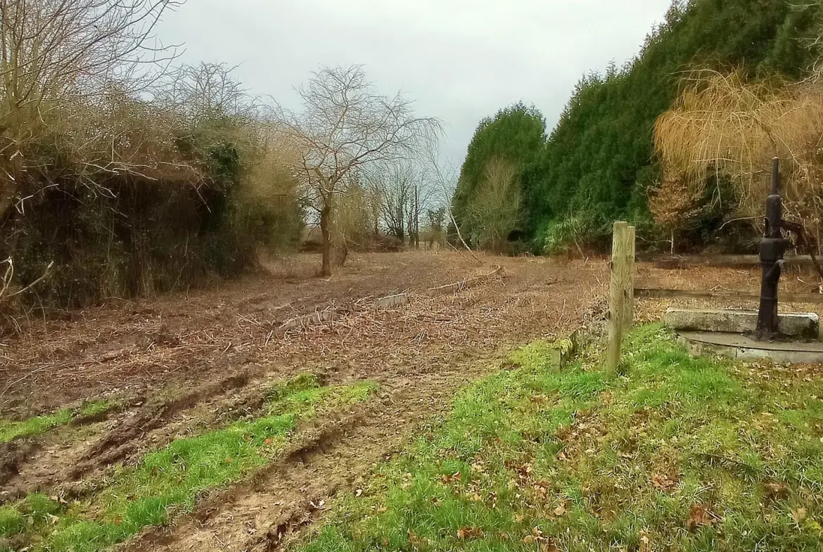 Terrain constructible de 1845 m² à Familly - Calme et campagne en Normandie 