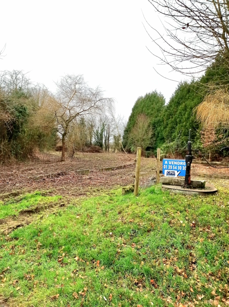 Terrain constructible de 1845 m² à Familly - Calme et campagne en Normandie