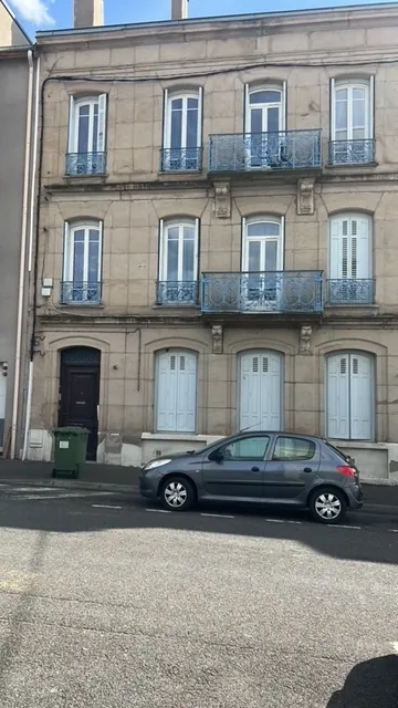 Investissez dans un appartement T4 au centre du Chambon Feugerolles avec forte rentabilité 
