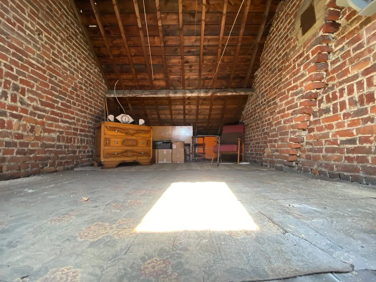 Maison en briques à Jeumont avec jardin et potentiel de rénovation 
