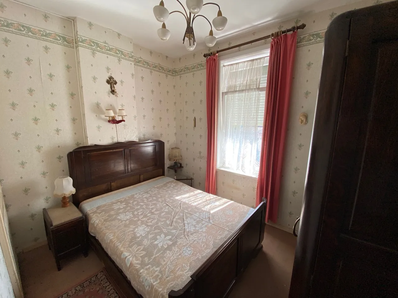 Maison en briques à Jeumont avec jardin et potentiel de rénovation 