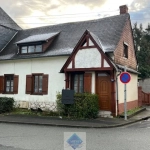 Maison de ville à Fressenneville avec 3 chambres, garage et dépendance - À rafraîchir