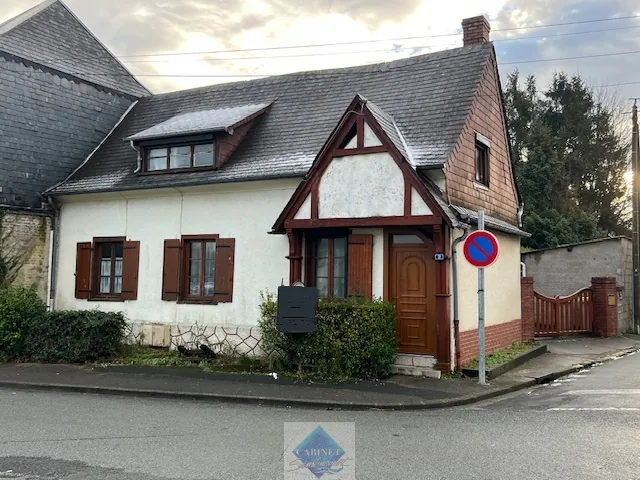 Maison de ville à Fressenneville avec 3 chambres, garage et dépendance - À rafraîchir 