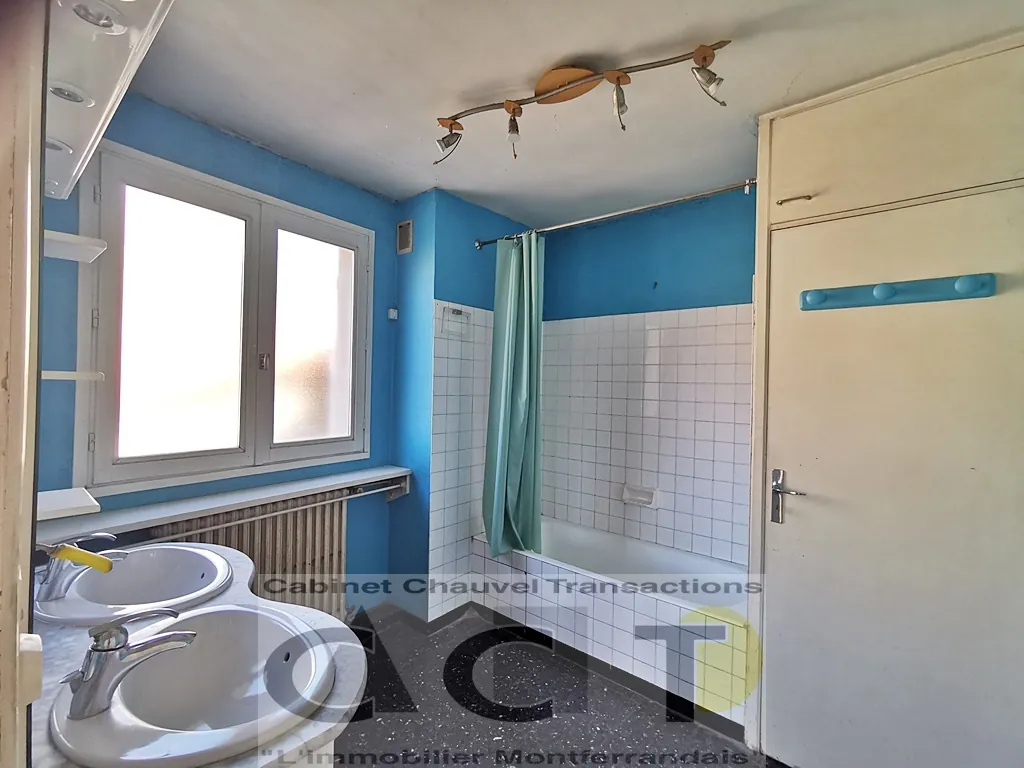 Maison de ville à rénover à Vieux Montferrand – 149 m², garage, terrasse, vente interactive 