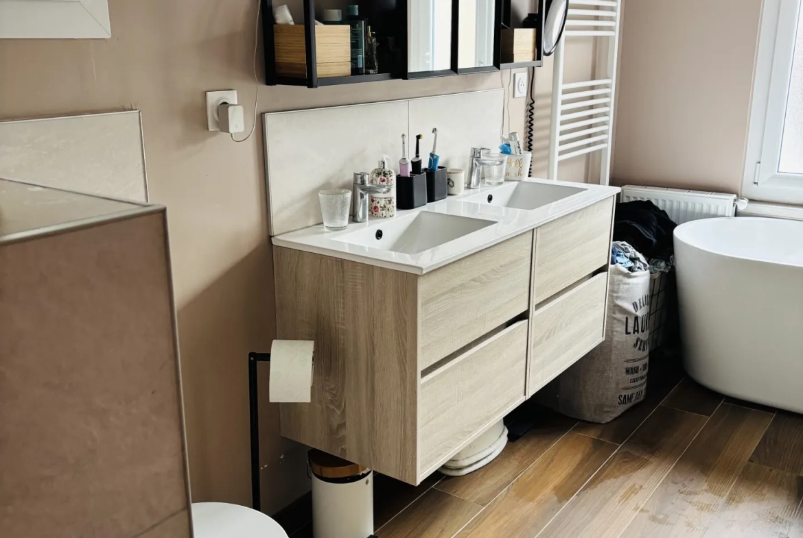 Magnifique maison rénovée à Saint-Quentin près des Champs-Élysées 