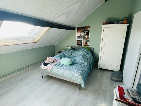 Superbe maison rénovée à Saint-Quentin de 120 m² avec jardin et parking 