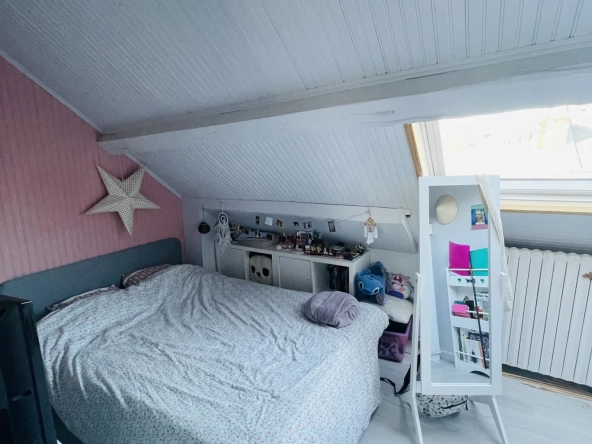 Superbe maison rénovée à Saint-Quentin de 120 m² avec jardin et parking 