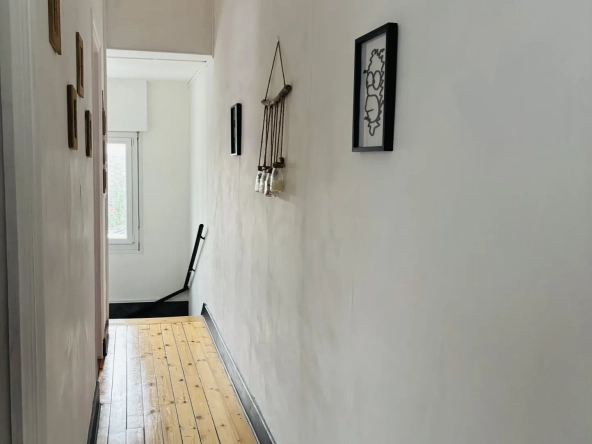 Superbe maison rénovée à Saint-Quentin de 120 m² avec jardin et parking 