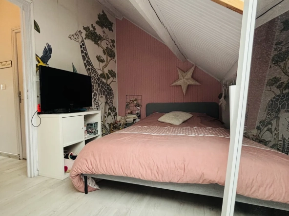 Superbe maison rénovée à Saint-Quentin de 120 m² avec jardin et parking 