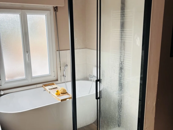 Superbe maison rénovée à Saint-Quentin de 120 m² avec jardin et parking 
