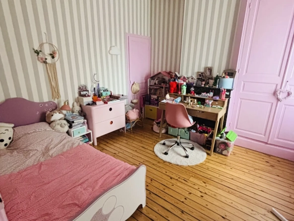 Superbe maison rénovée à Saint-Quentin de 120 m² avec jardin et parking 