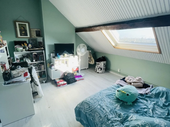 Superbe maison rénovée à Saint-Quentin de 120 m² avec jardin et parking 