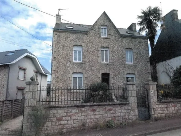 Villa de 105 m² à Baud avec 4 chambres et garage à vendre à 190 000 €