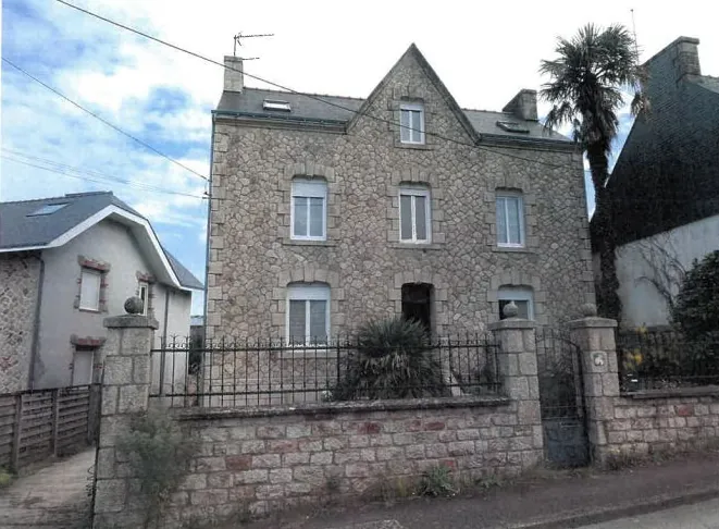 Villa de 105 m² à Baud avec 4 chambres et garage à vendre à 190 000 € 