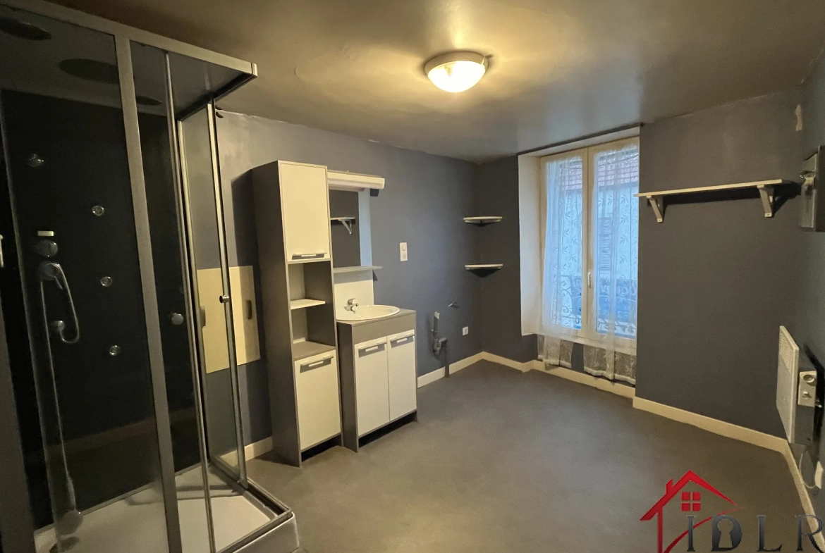 Maison de ville de 159 m² à Bourbonne-les-Bains avec potentiel de personnalisation 