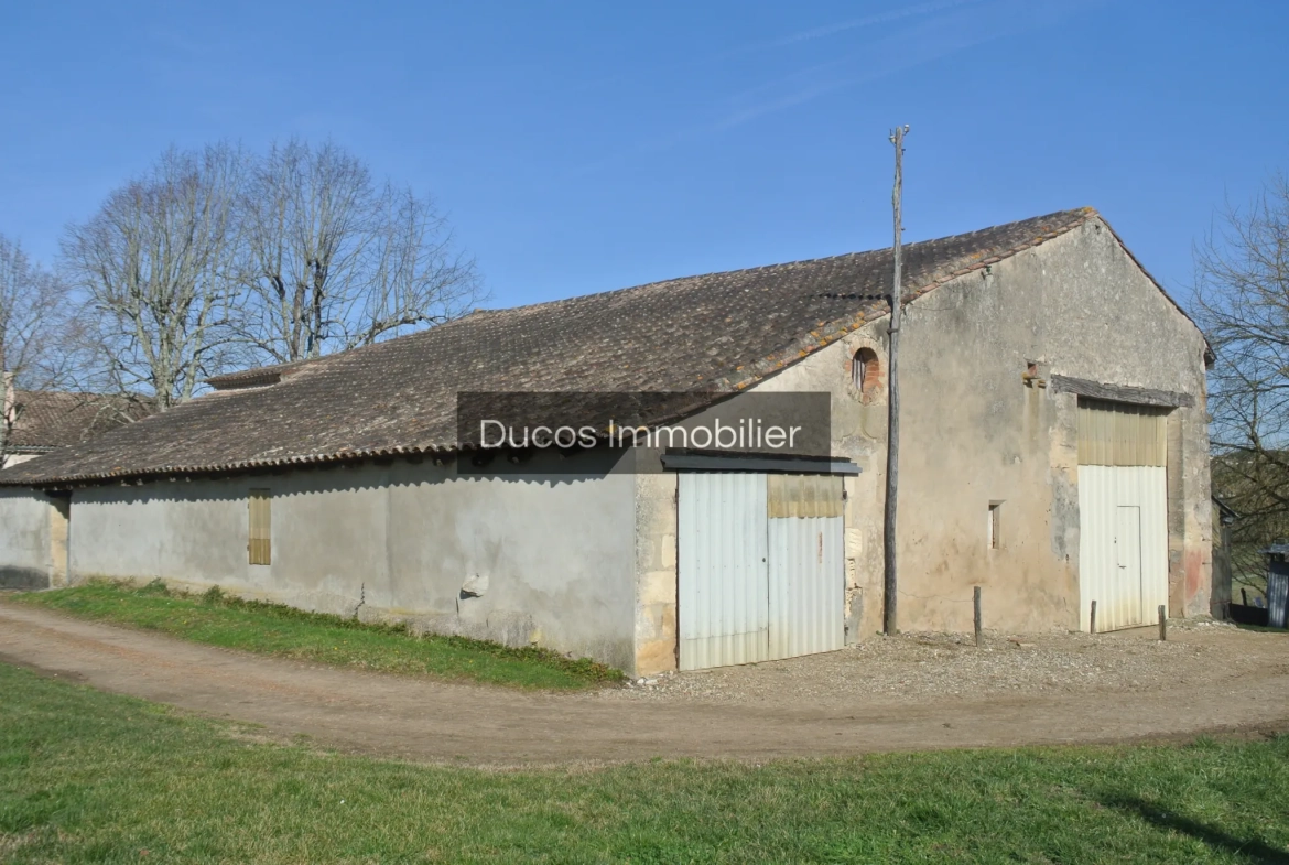 Grande grange en pierre à réhabiliter avec terrain de 3 hectares à Lot-et-Garonne 
