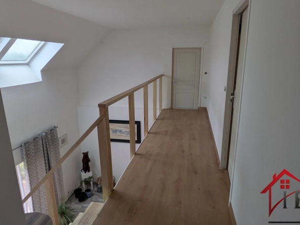 Maison rénovée de 145 m² avec terrain de 6750 m² à Chaumergy 