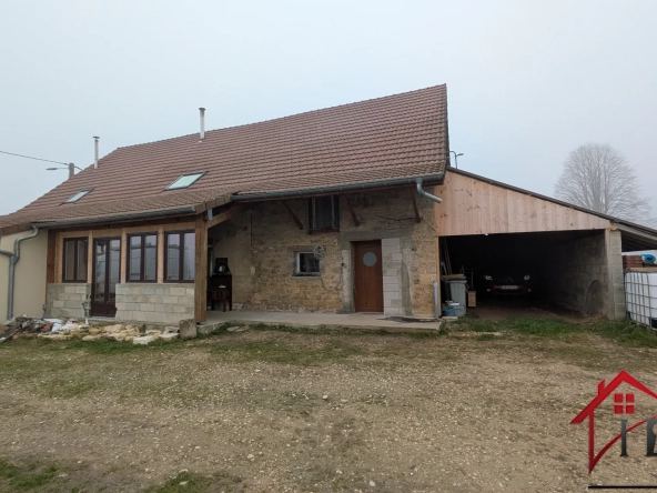Maison rénovée de 145 m² avec terrain de 6750 m² à Chaumergy 