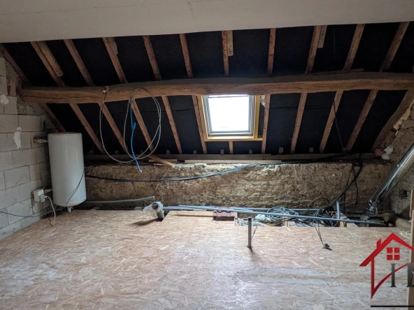 Maison rénovée de 145 m² avec terrain de 6750 m² à Chaumergy 
