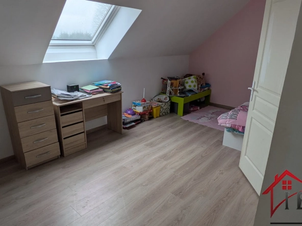 Maison rénovée de 145 m² avec terrain de 6750 m² à Chaumergy 