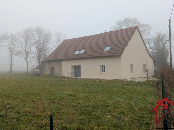Maison rénovée de 145 m² avec terrain de 6750 m² à Chaumergy 