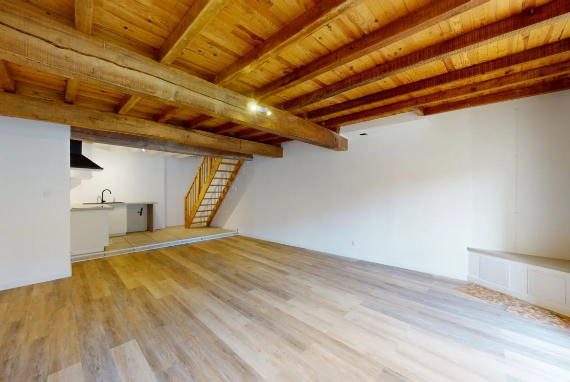Maison 3 pièces rénovée de 74 m² à Montaigut-sur-Save proche commodités 