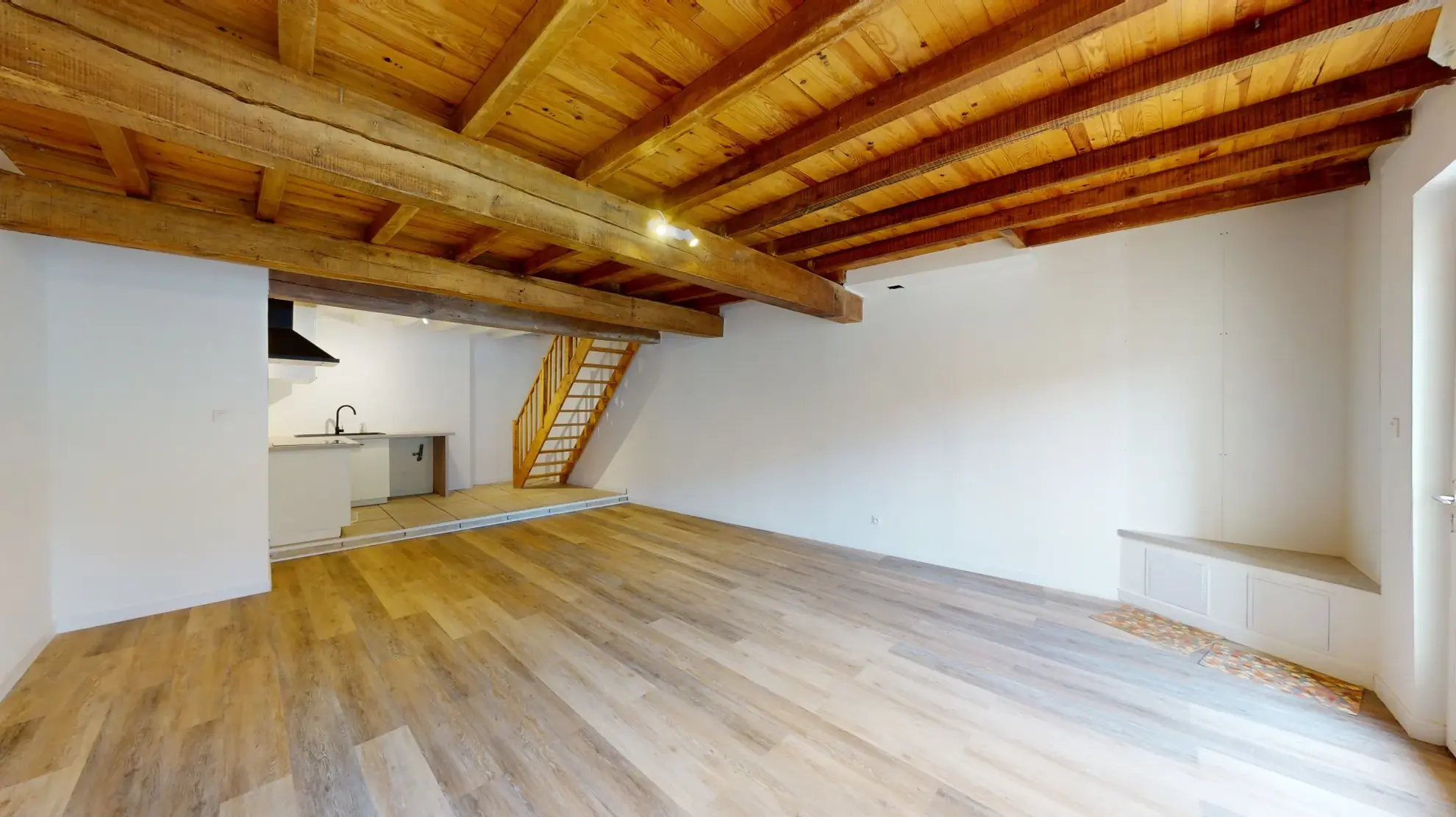 Maison 3 pièces rénovée de 74 m² à Montaigut-sur-Save proche commodités 