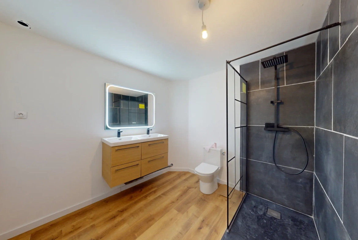 Maison 3 pièces rénovée de 74 m² à Montaigut-sur-Save proche commodités 