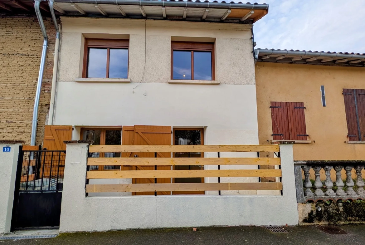 Maison 3 pièces rénovée de 74 m² à Montaigut-sur-Save proche commodités 