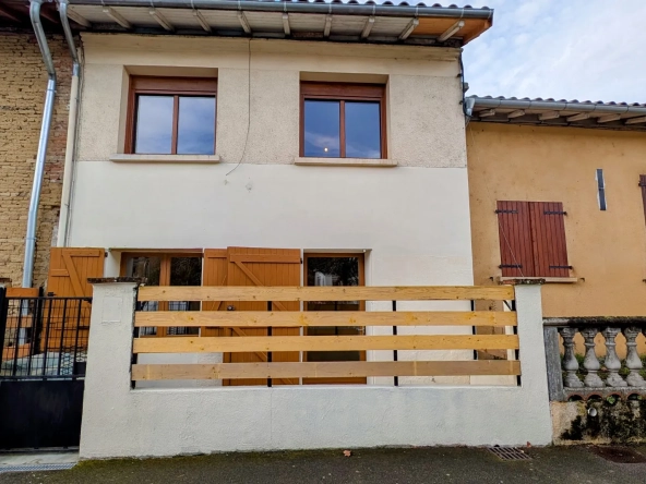 Maison 3 pièces rénovée de 74 m² à Montaigut-sur-Save proche commodités