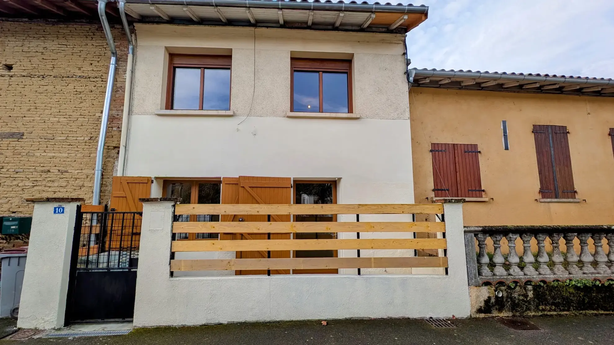 Maison 3 pièces rénovée de 74 m² à Montaigut-sur-Save proche commodités 