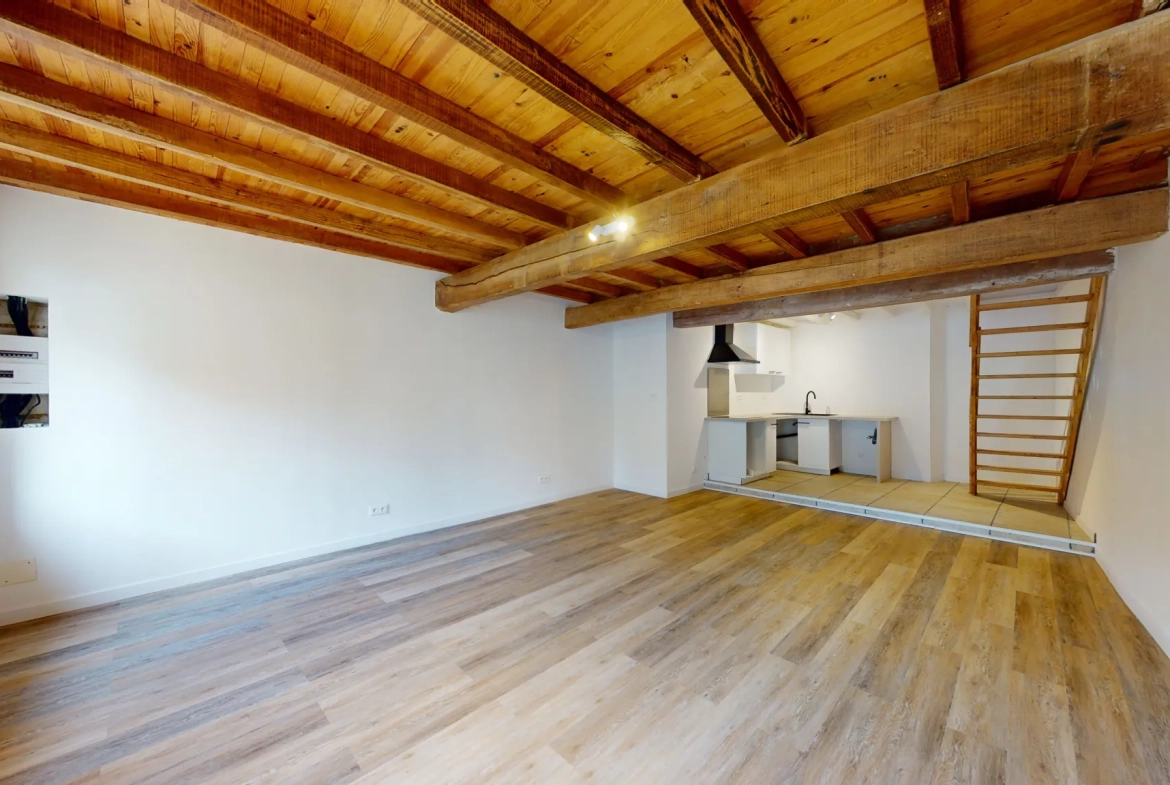 Maison 3 pièces rénovée de 74 m² à Montaigut-sur-Save proche commodités 