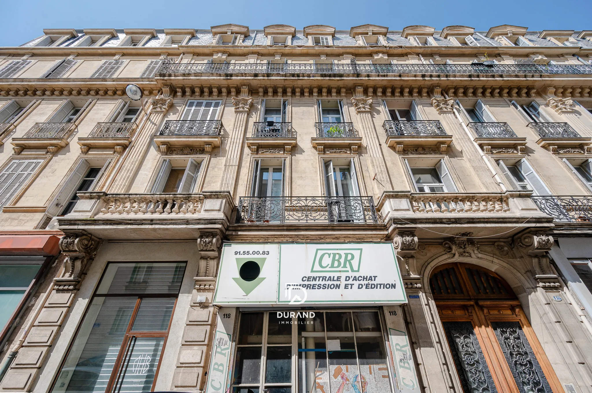 Local commercial en duplex de 55 m² à vendre dans le quartier Vauban à Marseille 