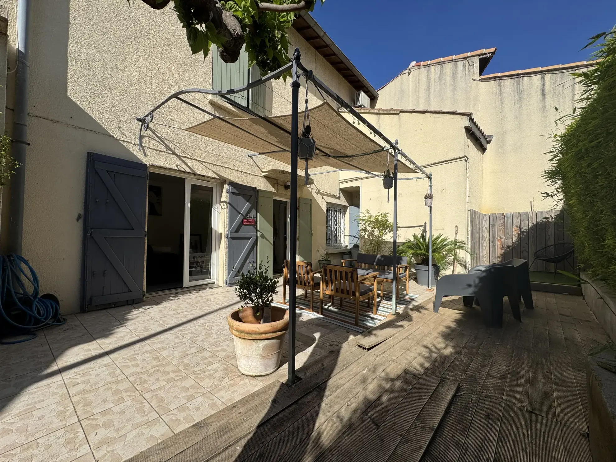 Maison rénovée avec cour à Nîmes Puech du Teil – 80 m², 2 chambres 