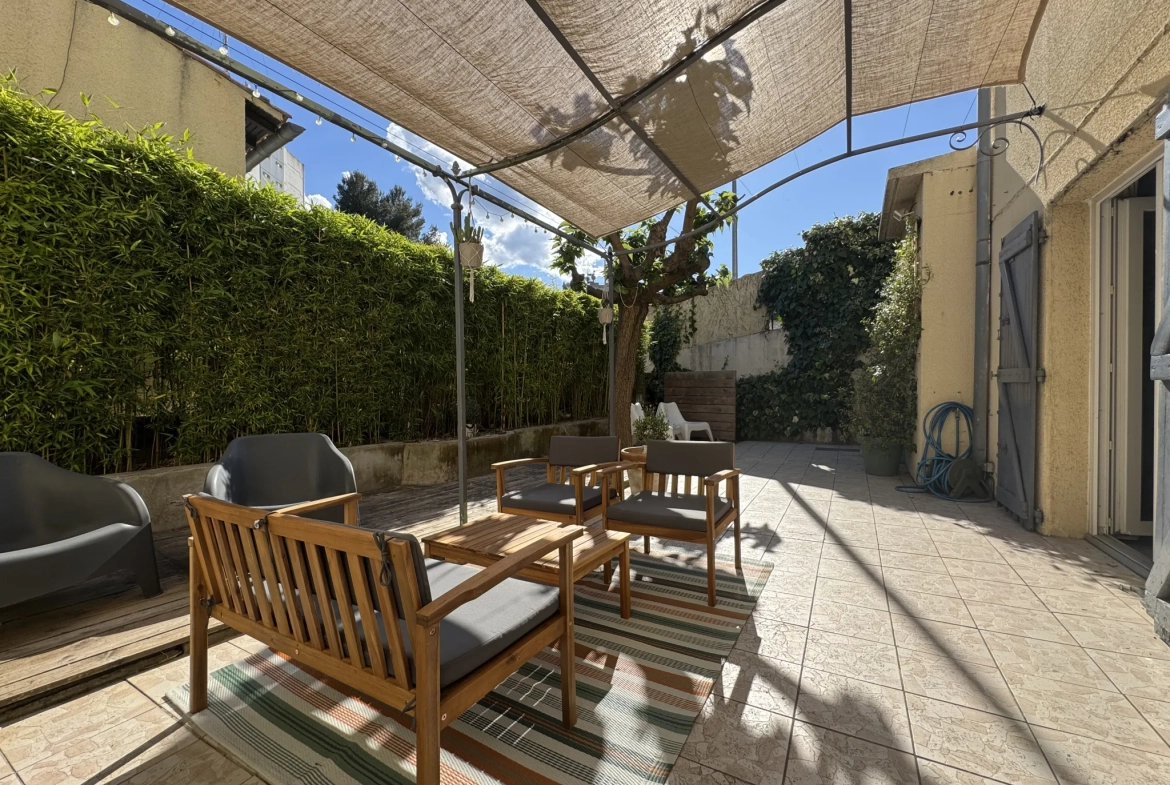 Maison rénovée avec cour à Nîmes Puech du Teil – 80 m², 2 chambres 