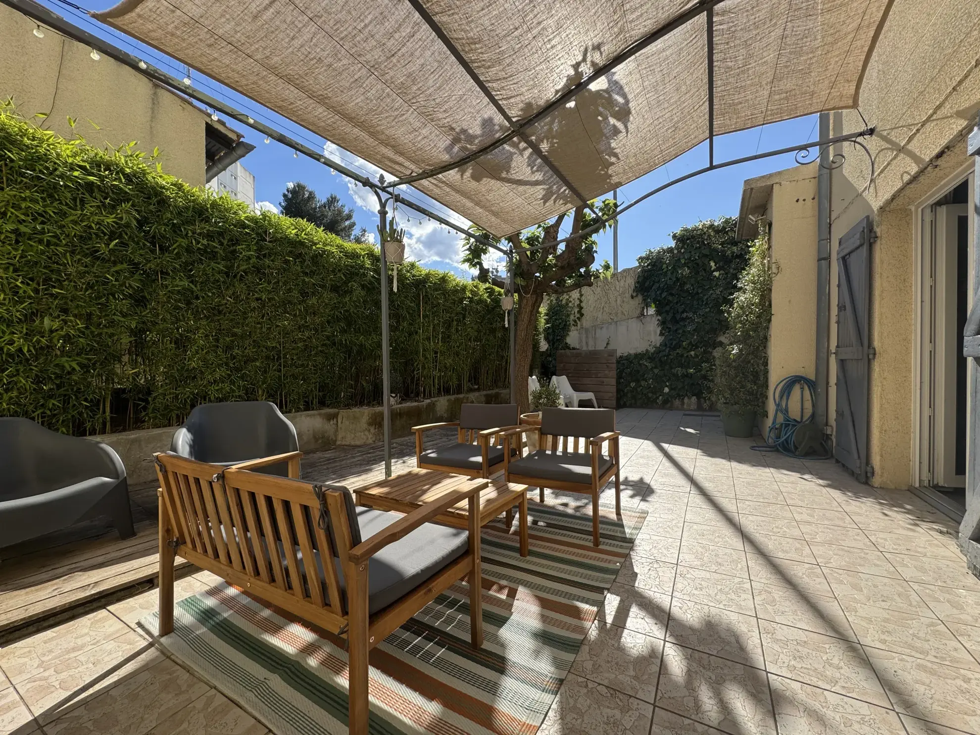 Maison rénovée avec cour à Nîmes Puech du Teil – 80 m², 2 chambres 