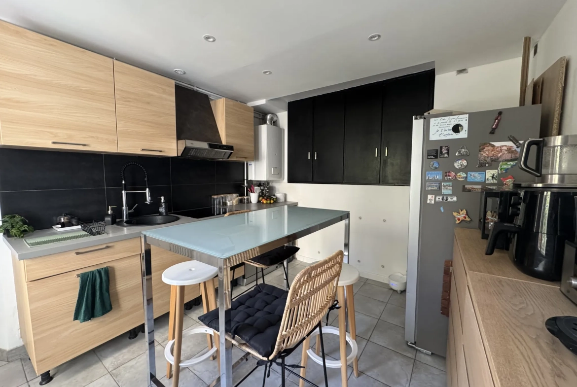 Maison rénovée avec cour à Nîmes Puech du Teil – 80 m², 2 chambres 