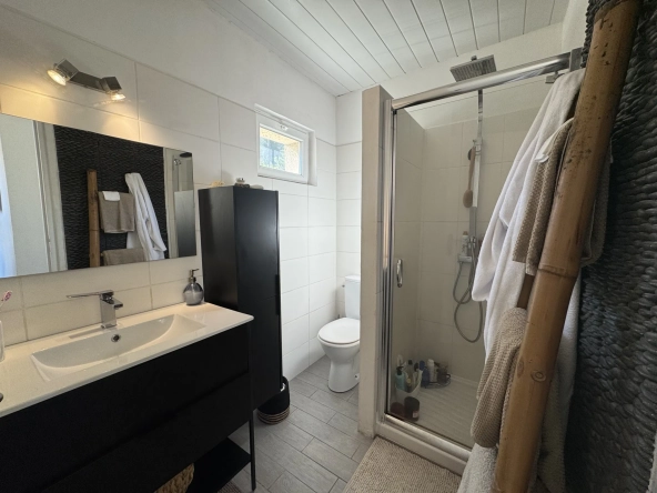 Maison rénovée avec cour à Nîmes Puech du Teil – 80 m², 2 chambres 