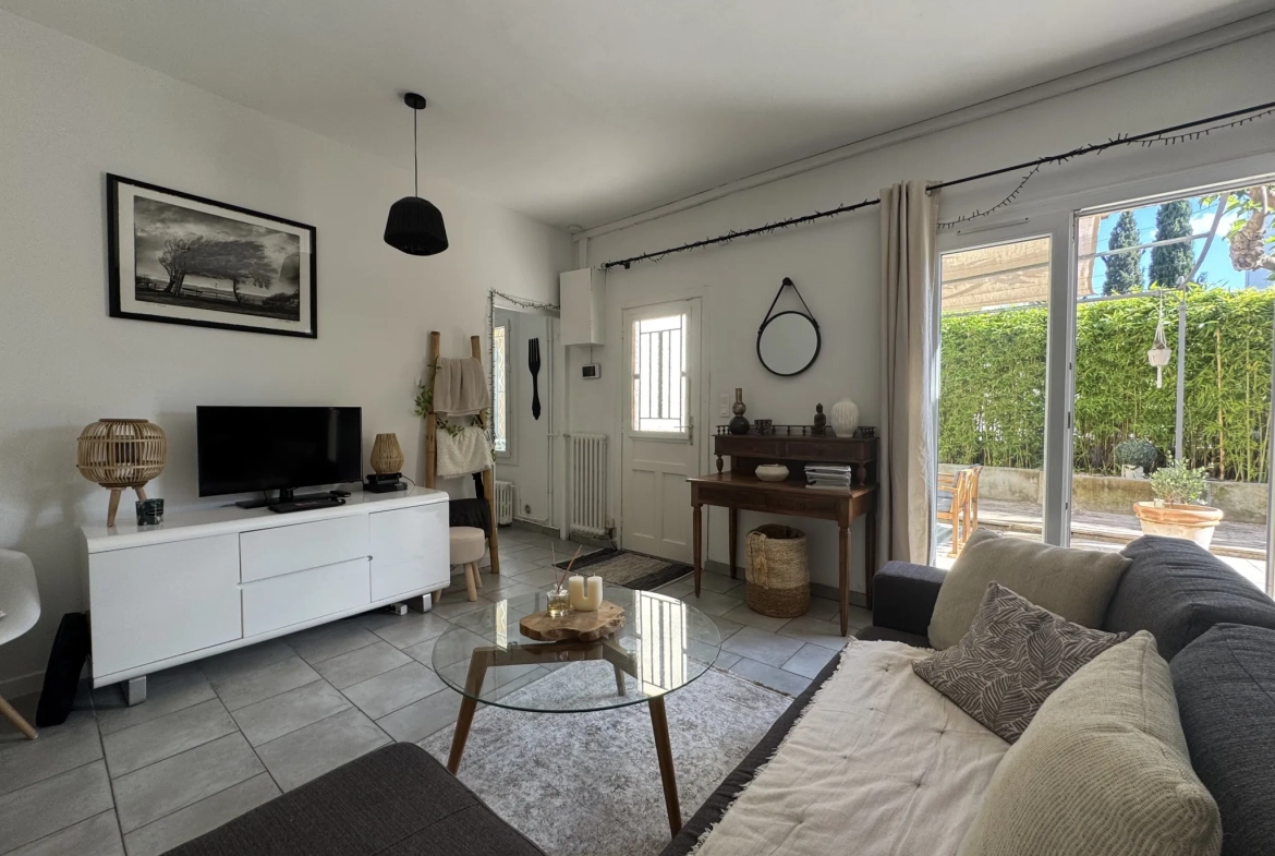 Maison rénovée avec cour à Nîmes Puech du Teil – 80 m², 2 chambres 