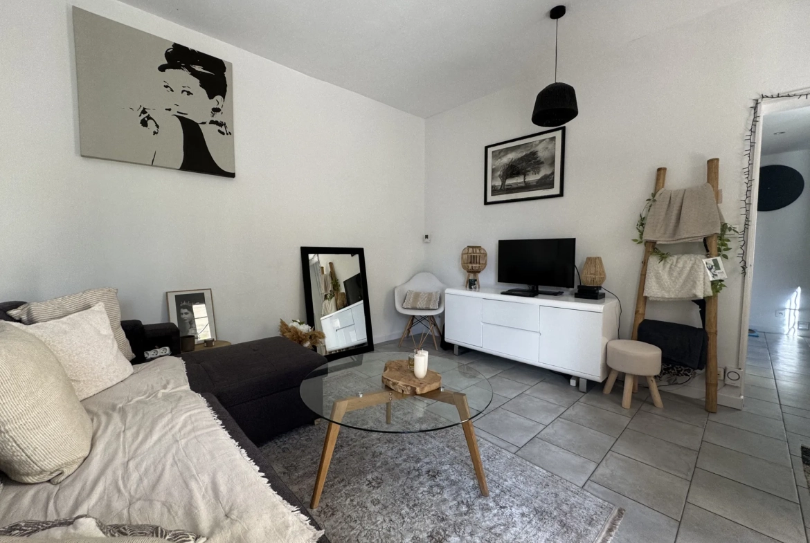 Maison rénovée avec cour à Nîmes Puech du Teil – 80 m², 2 chambres 