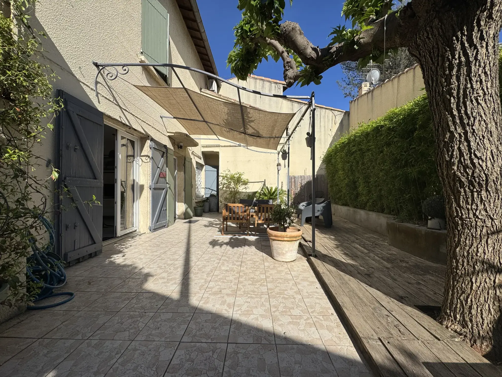 Maison rénovée avec cour à Nîmes Puech du Teil – 80 m², 2 chambres 