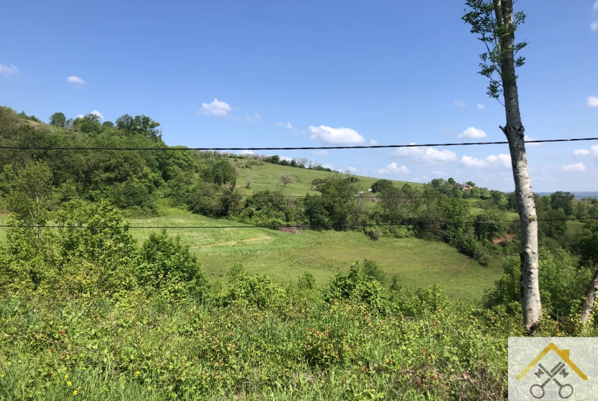 Terrain constructible à vendre à Saint Cyprien avec jolie vue dégagée - 1800 m² 